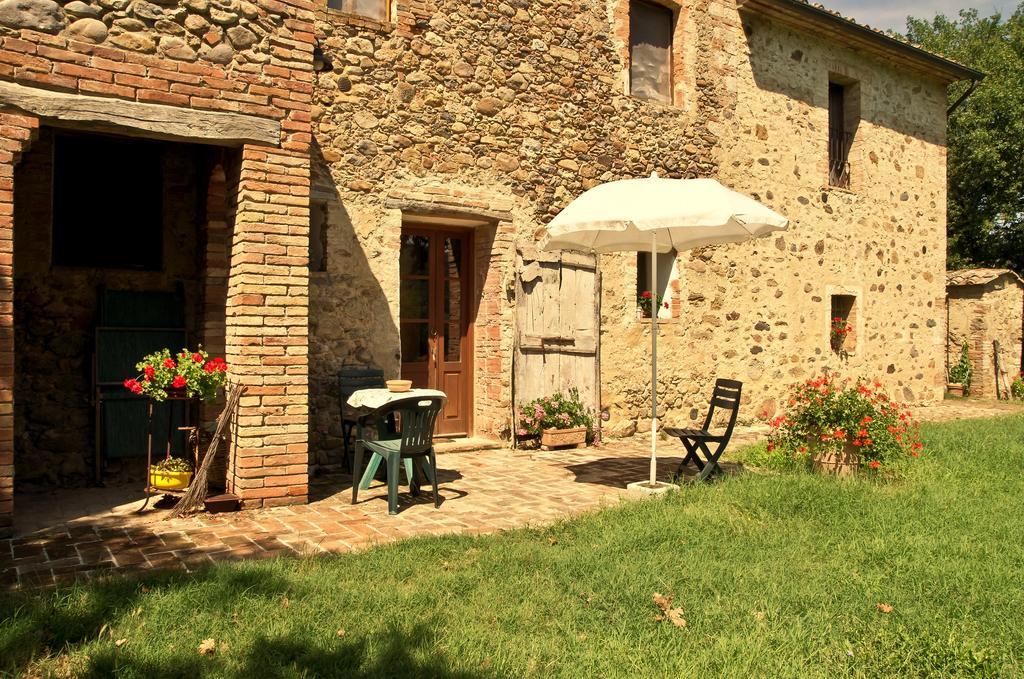 Agriturismo Il Casalino Пари Экстерьер фото